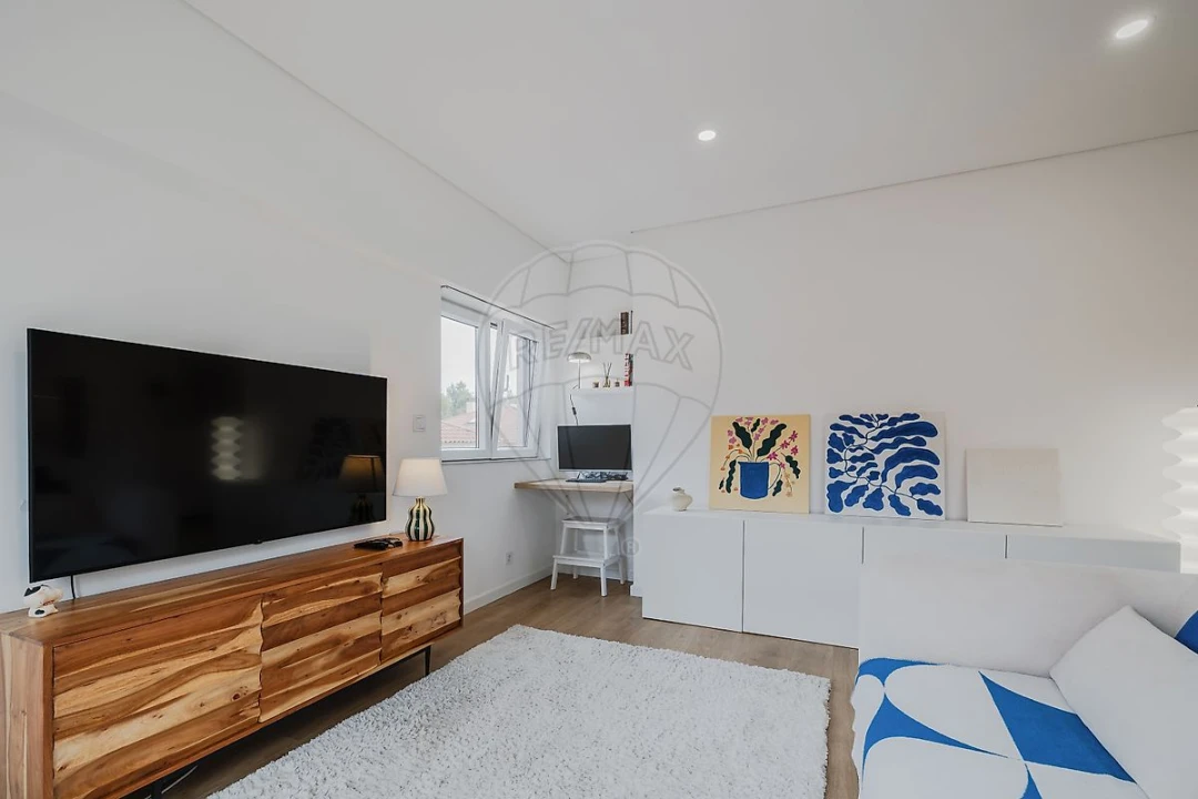 Apartamento T1 para Venda em Carcavelos e Parede Foto 2