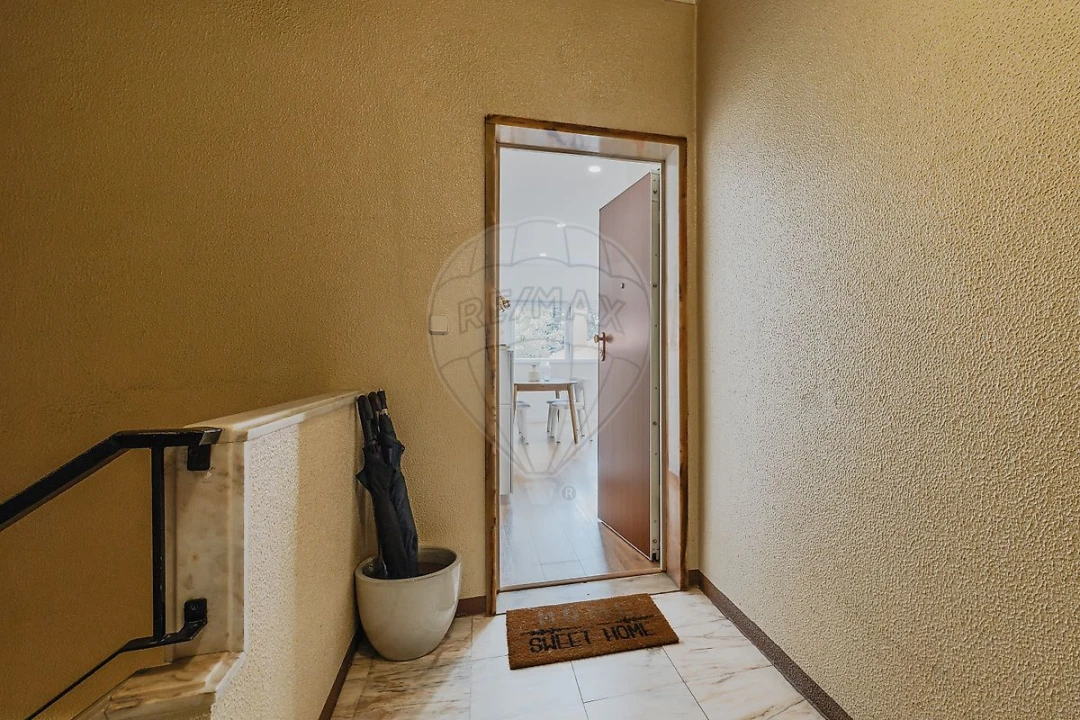Apartamento T1 para Venda em Carcavelos e Parede Foto 18