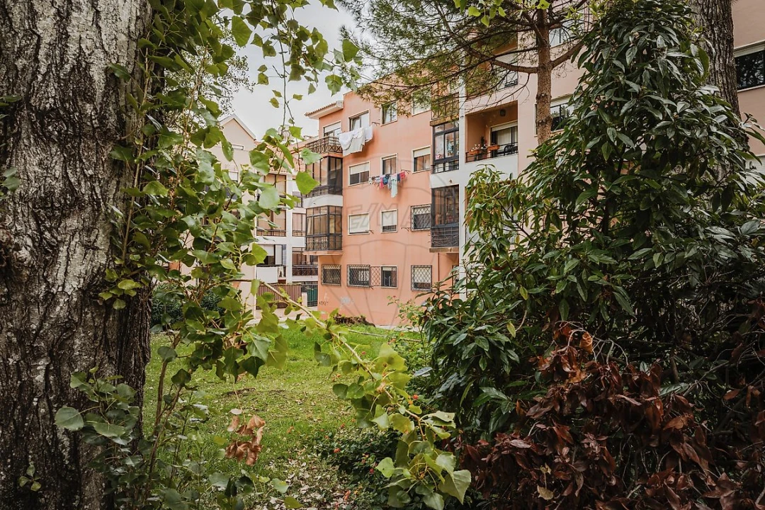 Apartamento T1 para Venda em Carcavelos e Parede Foto 23