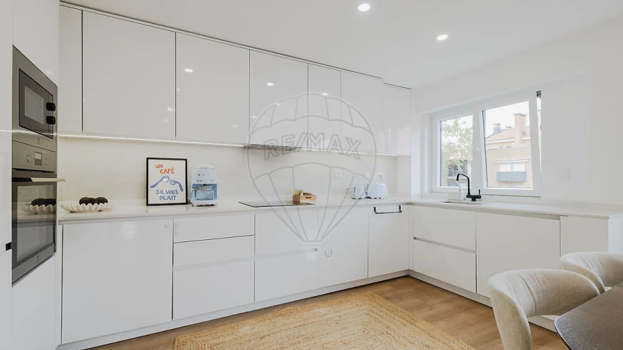 Apartamento T1 para Venda em Carcavelos e Parede