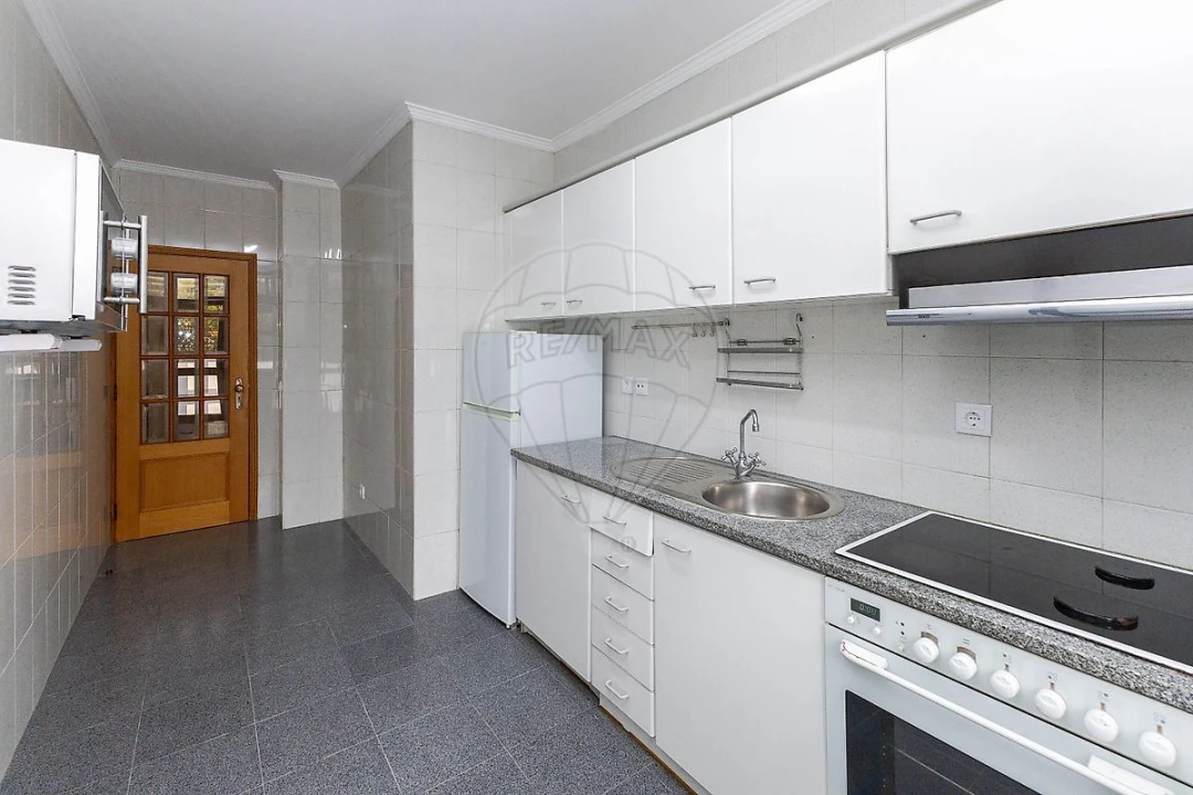 Apartamento T2 para Arrendamento em Paranhos Foto 10