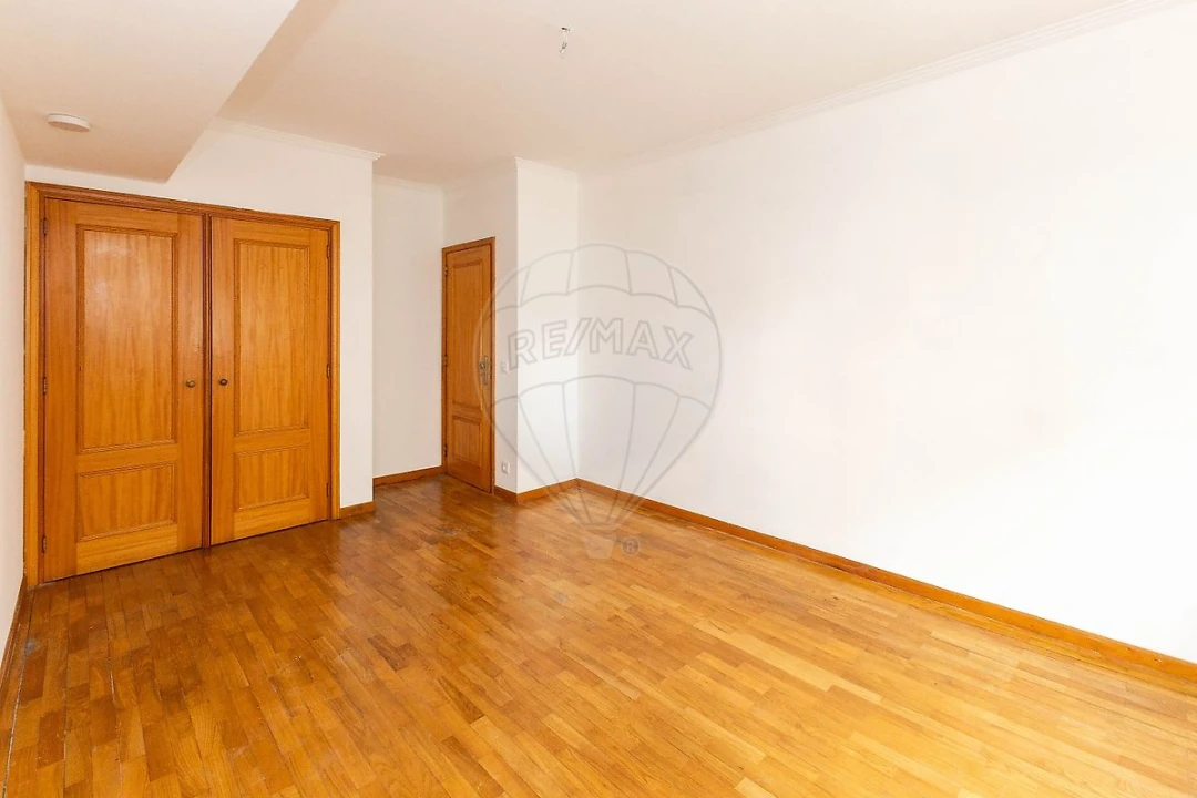 Apartamento T2 para Arrendamento em Paranhos Foto 20
