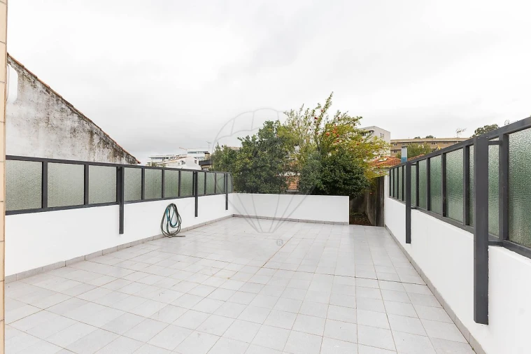 Apartamento T2 para Arrendamento em Paranhos Foto 6