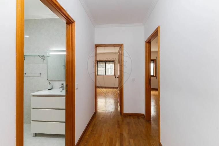 Apartamento T2 para Arrendamento em Paranhos Foto 14