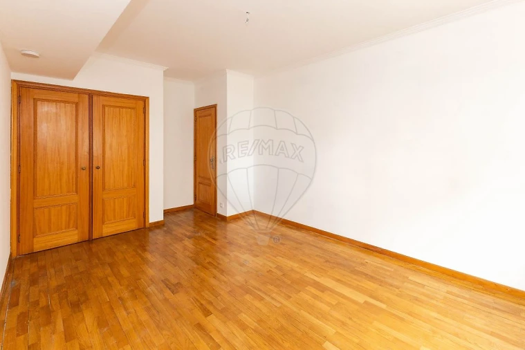 Apartamento T2 para Arrendamento em Paranhos Foto 20