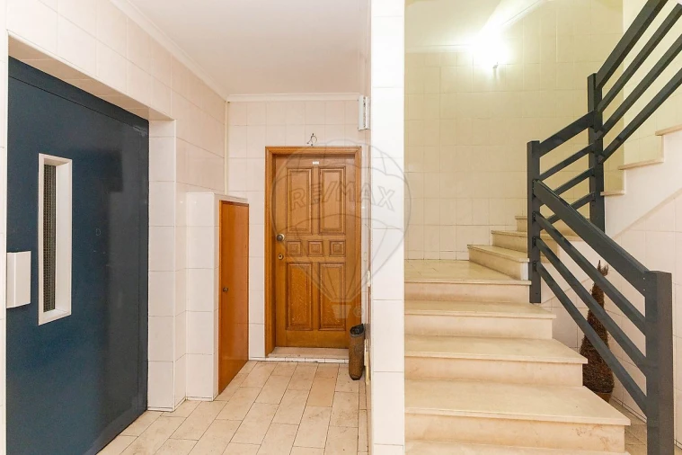 Apartamento T2 para Arrendamento em Paranhos Foto 2