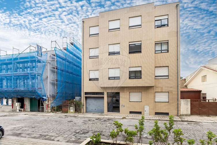 Apartamento T2 para Arrendamento em Paranhos Foto 3