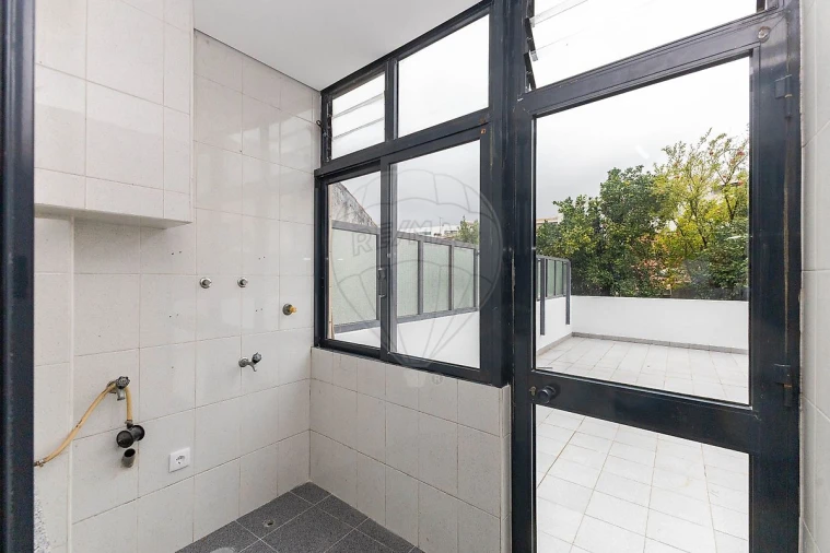 Apartamento T2 para Arrendamento em Paranhos Foto 12