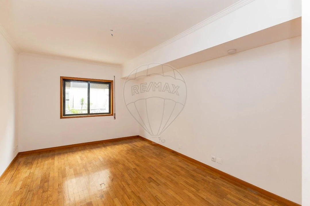 Apartamento T2 para Arrendamento em Paranhos Foto 18