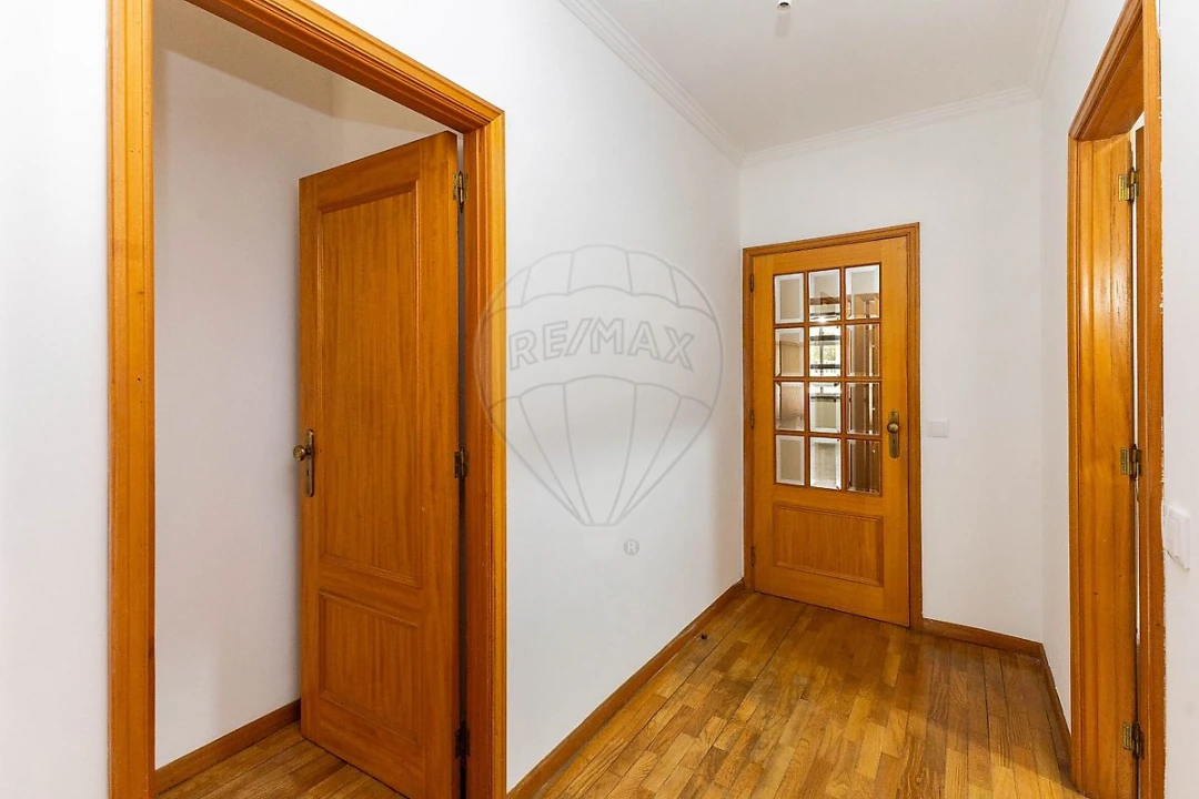 Apartamento T2 para Arrendamento em Paranhos Foto 16