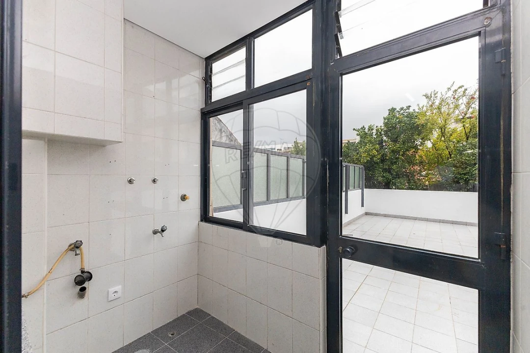 Apartamento T2 para Arrendamento em Paranhos Foto 12