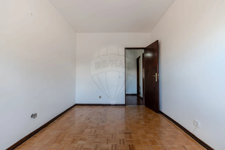 Apartamento T2 para Venda em Carregado e Cadafais Foto 24
