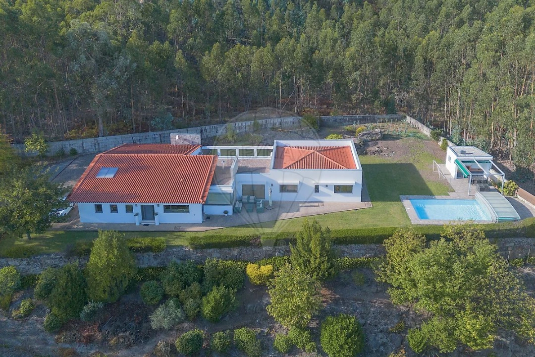 Moradia T5 para Venda em Eiriz Foto 1