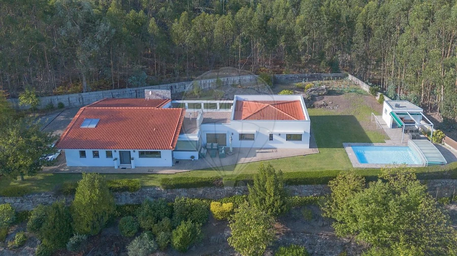 Moradia T5 para Venda em Eiriz