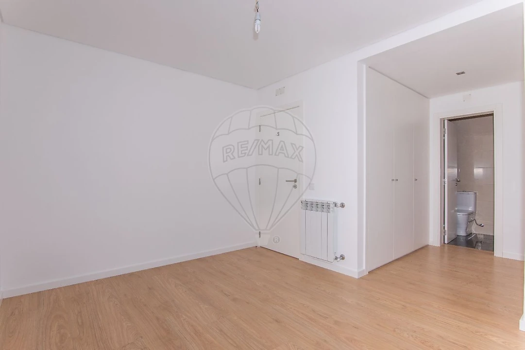 Apartamento T2 para Venda em Santo Antonio dos Olivais Foto 4
