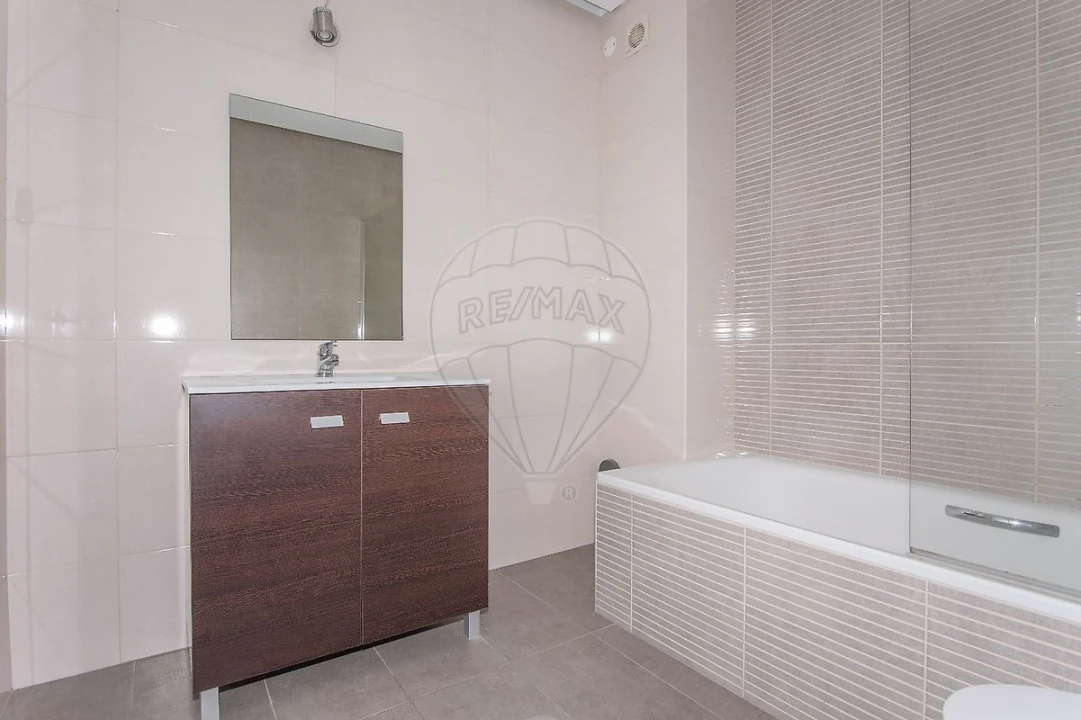 Apartamento T2 para Venda em Santo Antonio dos Olivais Foto 7