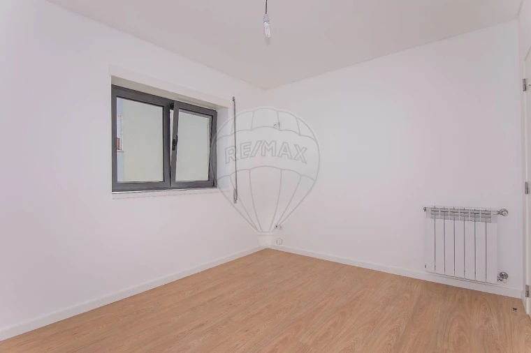 Apartamento T2 para Venda em Santo Antonio dos Olivais Foto 5