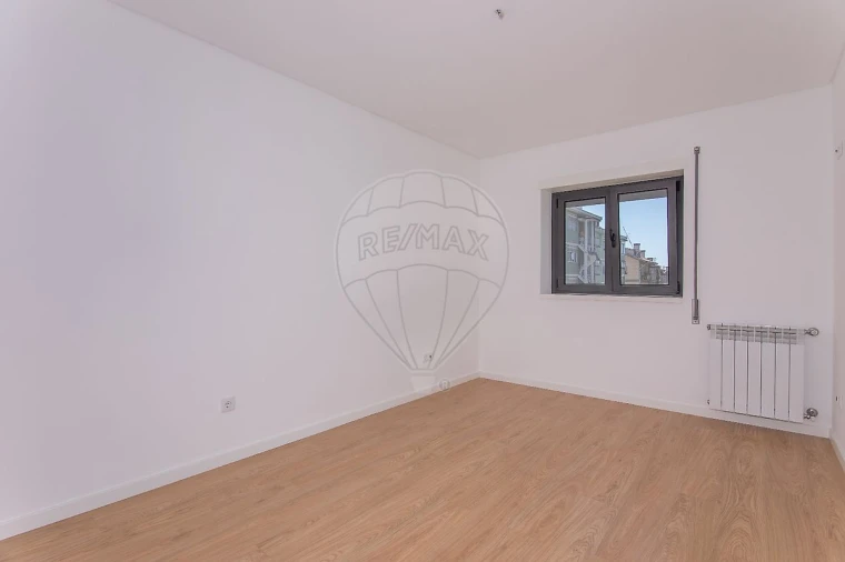 Apartamento T2 para Venda em Santo Antonio dos Olivais Foto 11