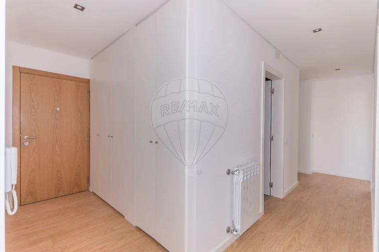 Apartamento T2 para Venda em Santo Antonio dos Olivais Foto 10