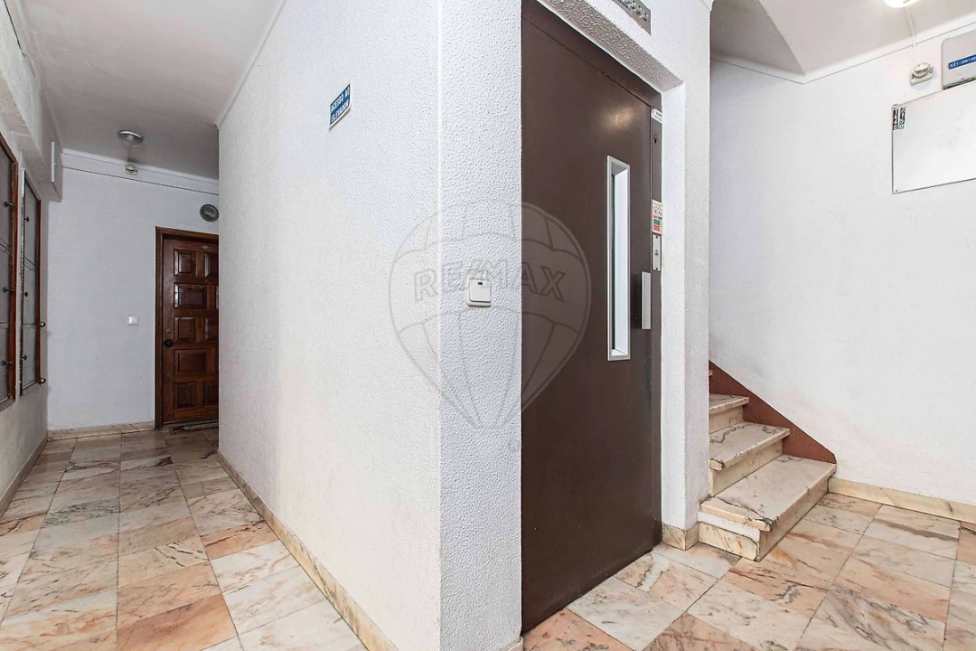 Apartamento T2 para Venda em Massamá e Monte Abraão Foto 14