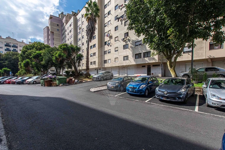 Apartamento T2 para Venda em Massamá e Monte Abraão Foto 15