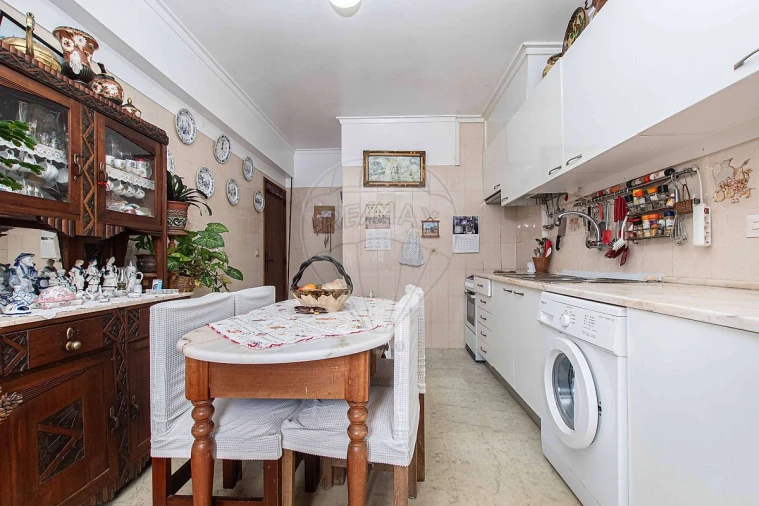 Apartamento T2 para Venda em Massamá e Monte Abraão Foto 3