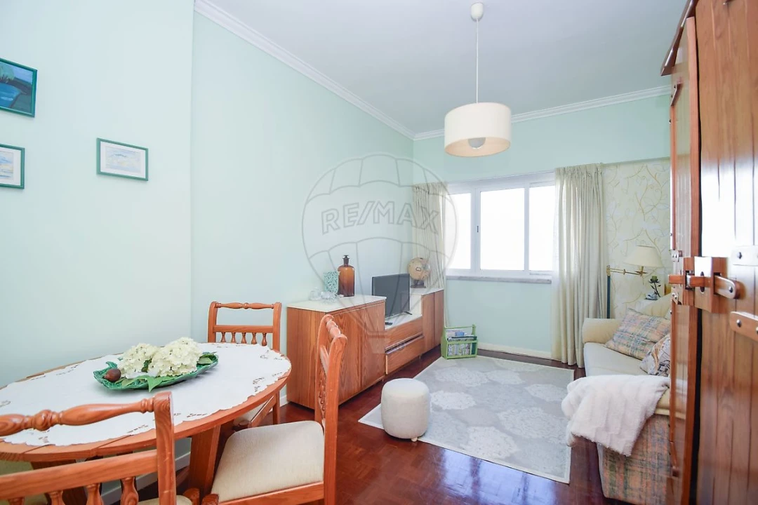 Apartamento T1 para Venda em Agualva e Mira-Sintra Foto 6