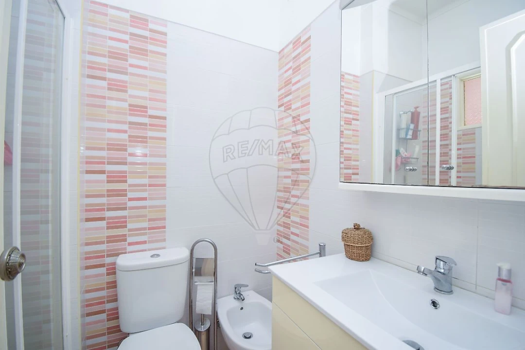 Apartamento T1 para Venda em Agualva e Mira-Sintra Foto 10