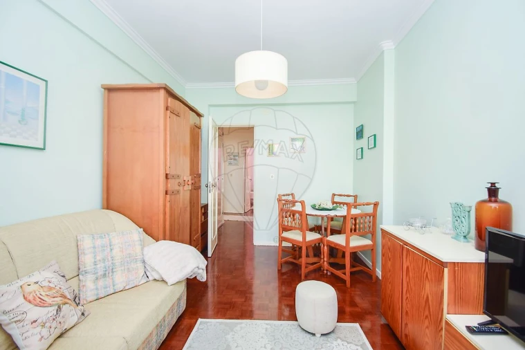 Apartamento T1 para Venda em Agualva e Mira-Sintra Foto 8