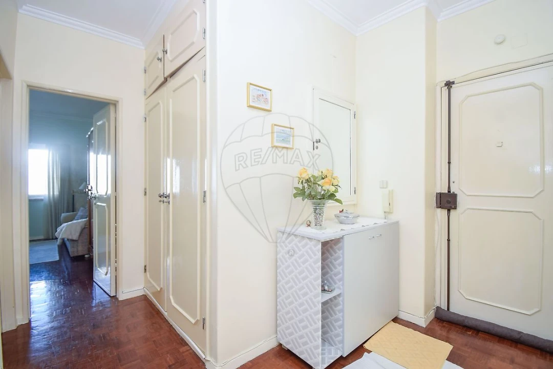 Apartamento T1 para Venda em Agualva e Mira-Sintra Foto 7