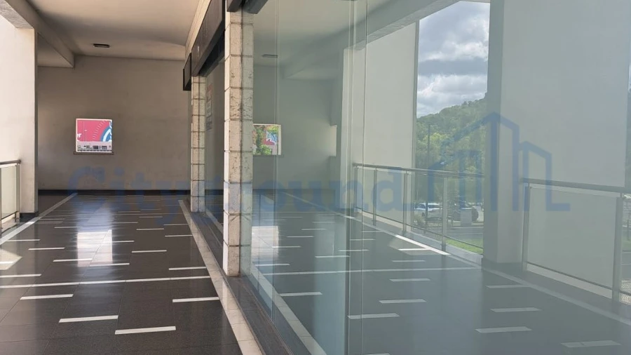 Loja para Venda em Marrazes e Barosa