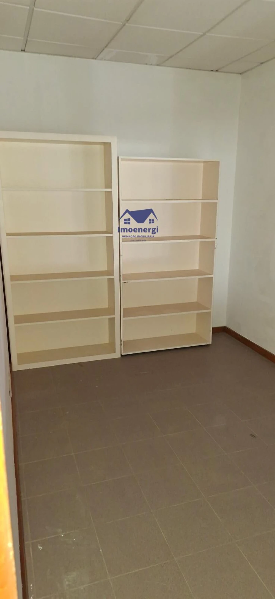Armazém para Arrendamento em Vilar e Mosteiró Foto 6