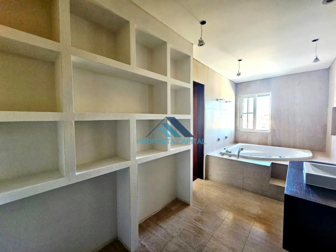 Moradia T4 para Venda em Alcabideche Foto 40