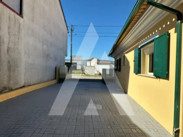 Moradia T3 para Venda em Oliveira do Bairro