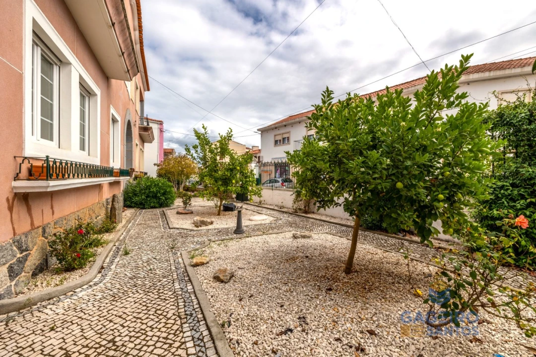 Moradia T4 para Venda em Valado dos Frades Foto 49