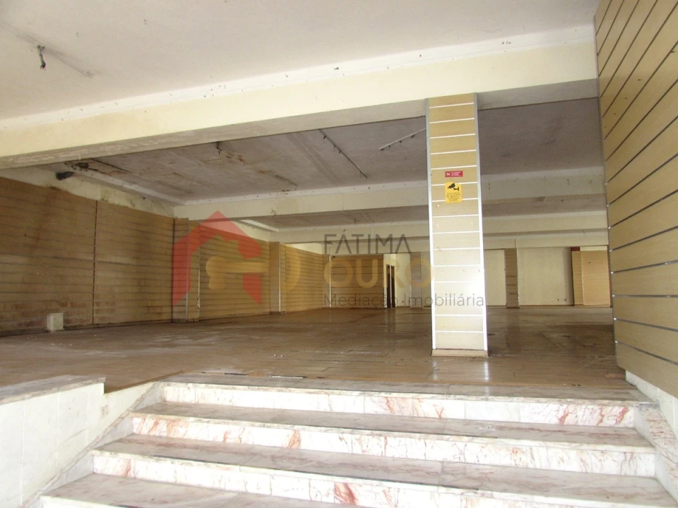 Loja para Arrendamento em Assunção, Ajuda, Salvador e Santo Ildefonso Foto 4