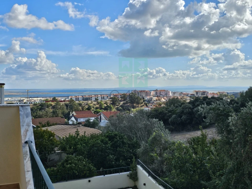 Moradia T4 para Venda em Alverca do Ribatejo e Sobralinho Foto 47