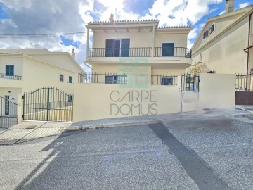 Moradia T4 para Venda em Alverca do Ribatejo e Sobralinho