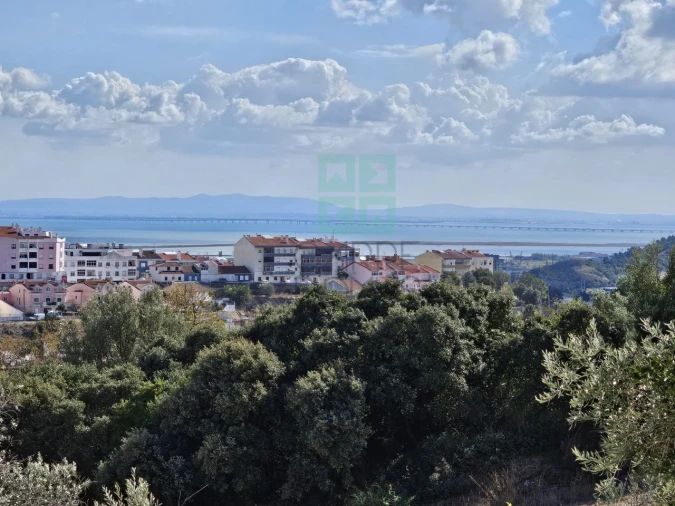 Moradia T4 para Venda em Alverca do Ribatejo e Sobralinho Foto 2