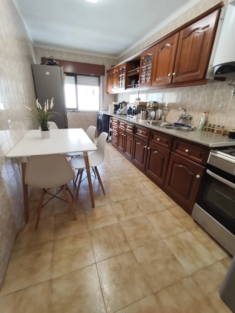 Apartamento T2 para Venda em Algueirão-Mem Martins Foto 2