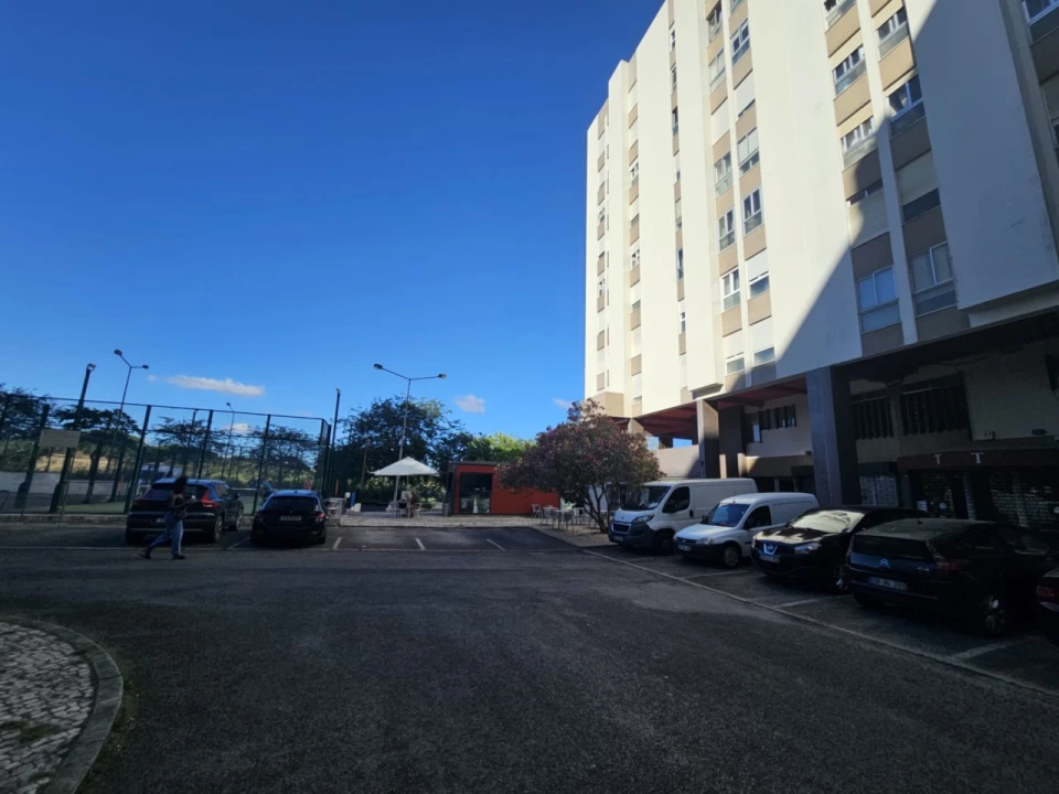 Apartamento T3 para Venda em Areeiro Foto 29