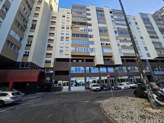 Apartamento T3 para Venda em Areeiro Foto 36