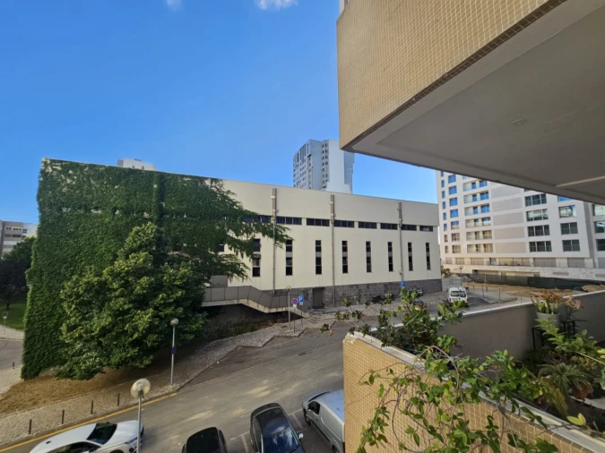 Apartamento T3 para Venda em Areeiro Foto 49