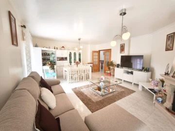 Apartamento para Venda em Agualva e Mira-Sintra