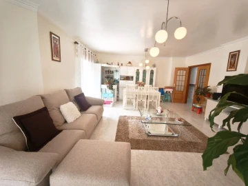Apartamento para Venda em Agualva e Mira-Sintra