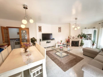 Apartamento para Venda em Agualva e Mira-Sintra