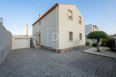 Moradia T4 para Venda em Arcozelo