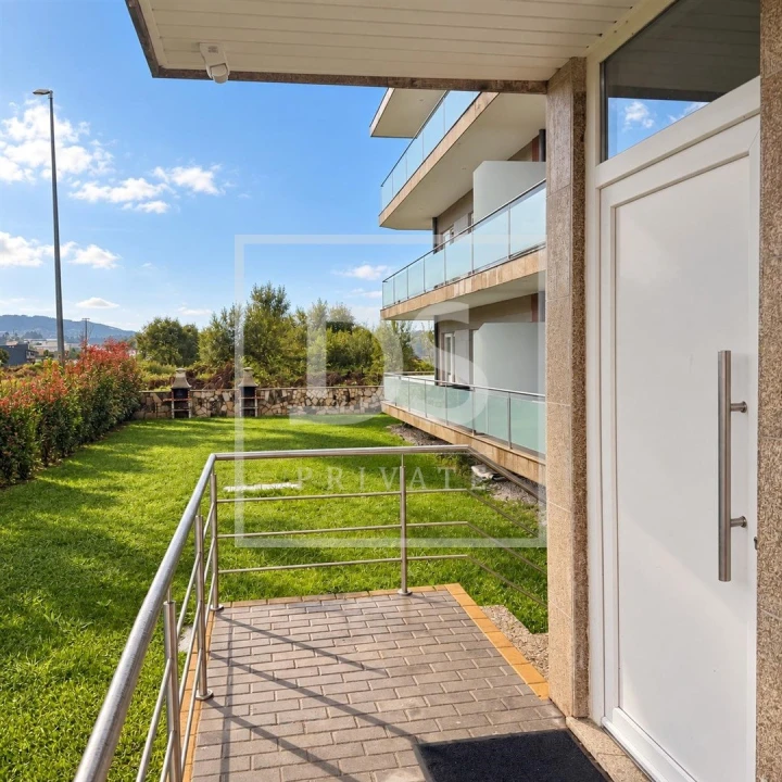 Apartamento T2 para Venda em Arcozelo Foto 2