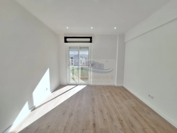 Apartamento T3 para Venda em Venteira Foto 3