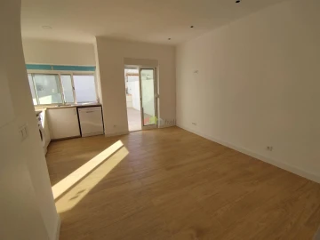 Apartamento T1 para Venda em Baixa da Banheira e Vale da Amoreira